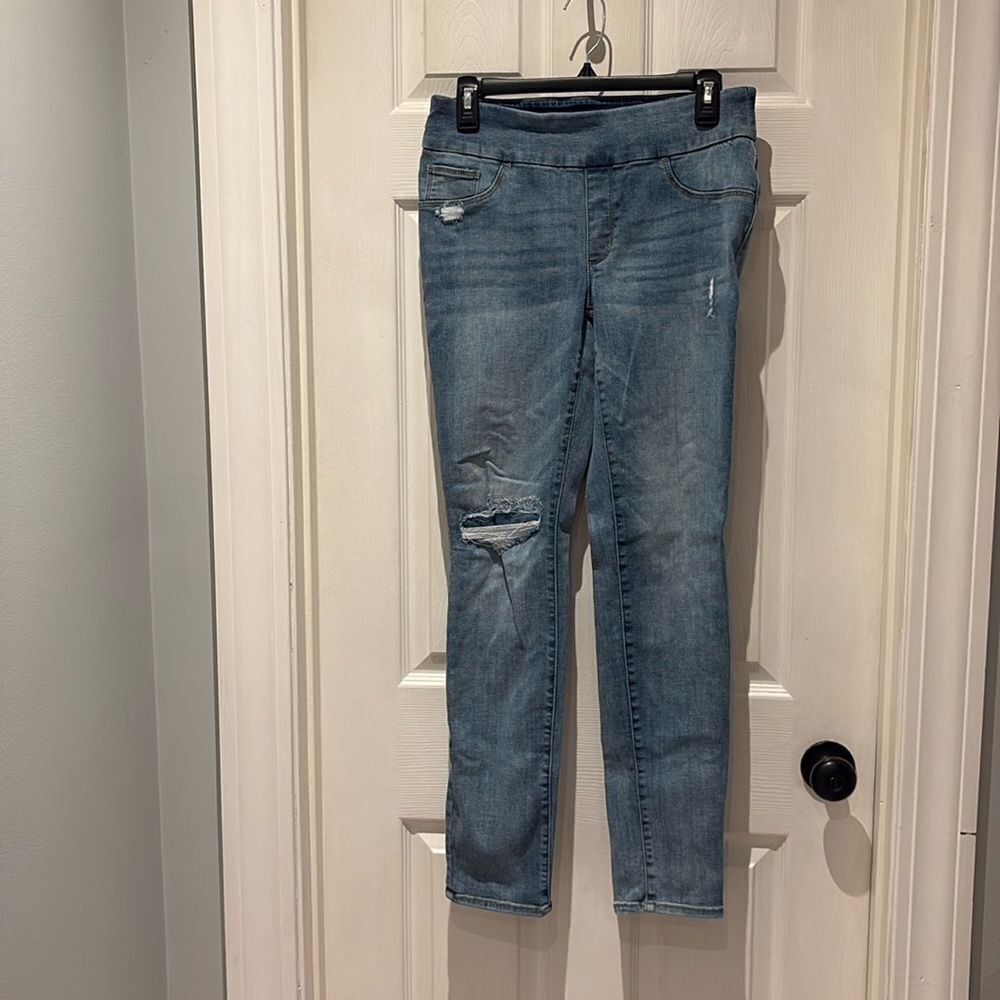 Chico’s distressed jeggings skinny pull on jeans  SZ 2R